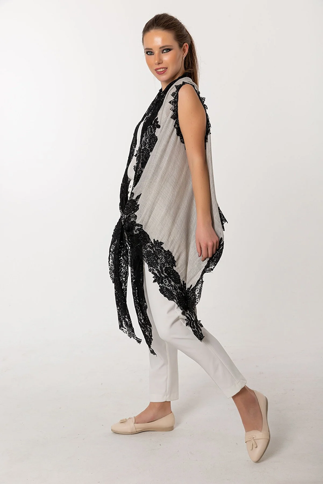 Poncho Embroidered Cashmere Silk Lace - Light Gray Black