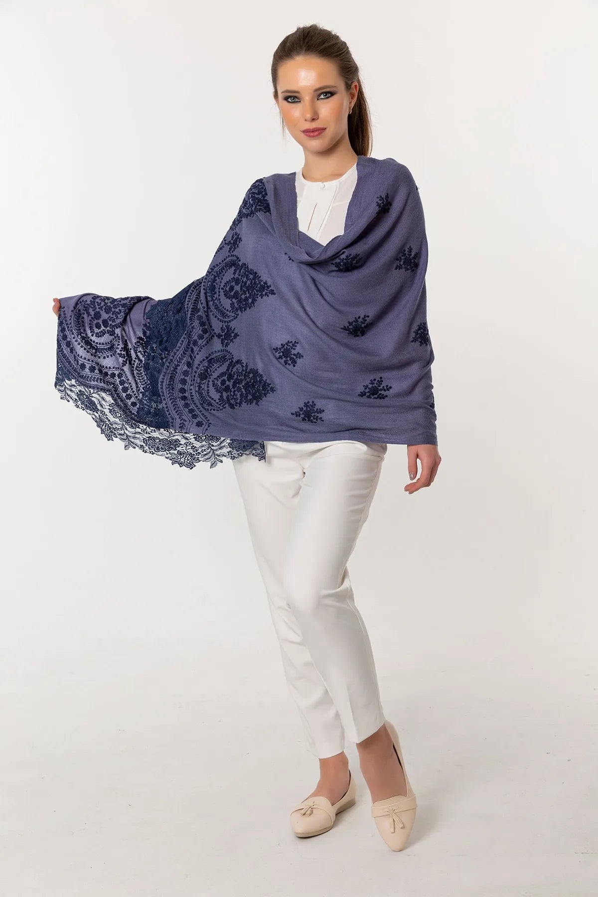Embroidery Lace Edges Cashmere & Silk - Gray Navy