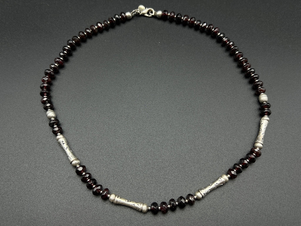 Handmade Vintage Necklace - Pipes Faceted Garnet