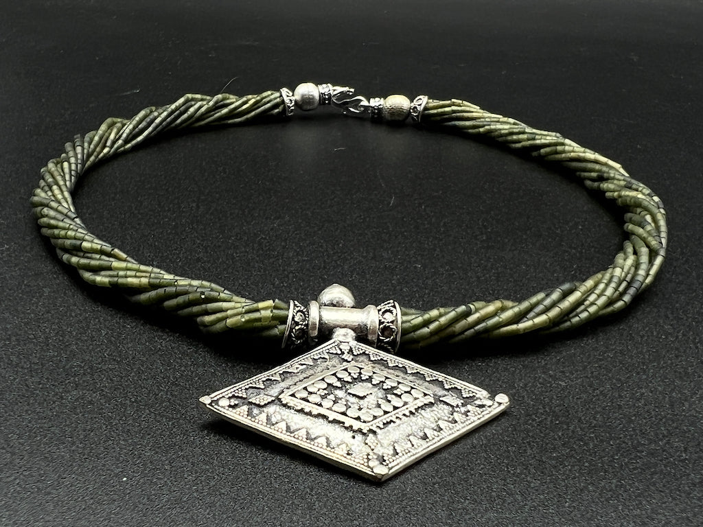Handmade Vintage Necklace - Jade Chains Losange