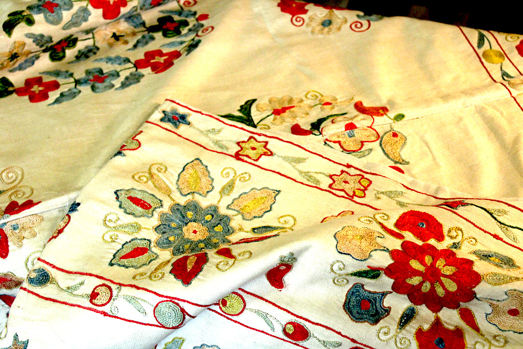 Suzani Cloth Vintage (195 *130) CM - Bouquet - Mawlana Cashmere & Silk