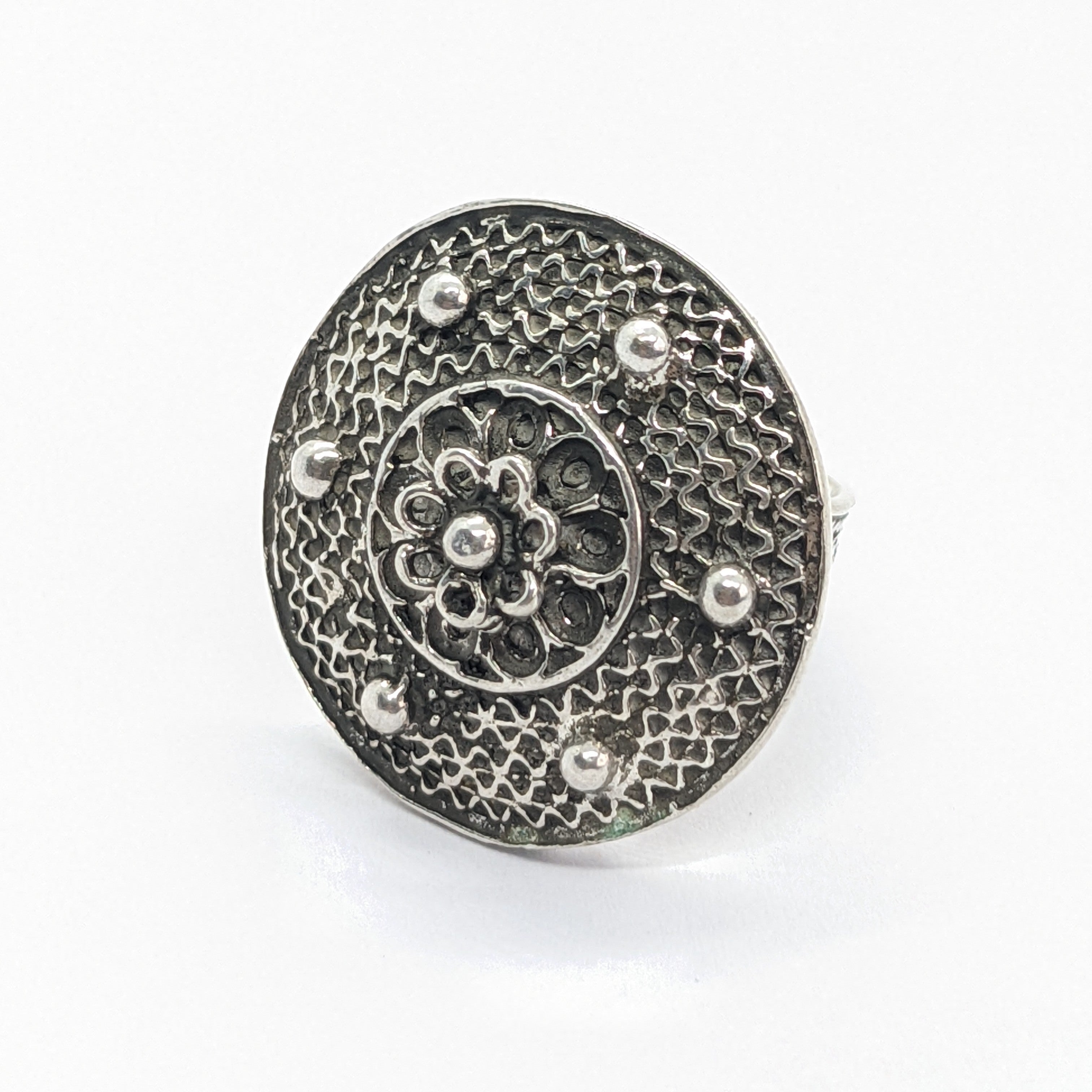 Heavy Circular Armor Flowers Dotted Open Ring